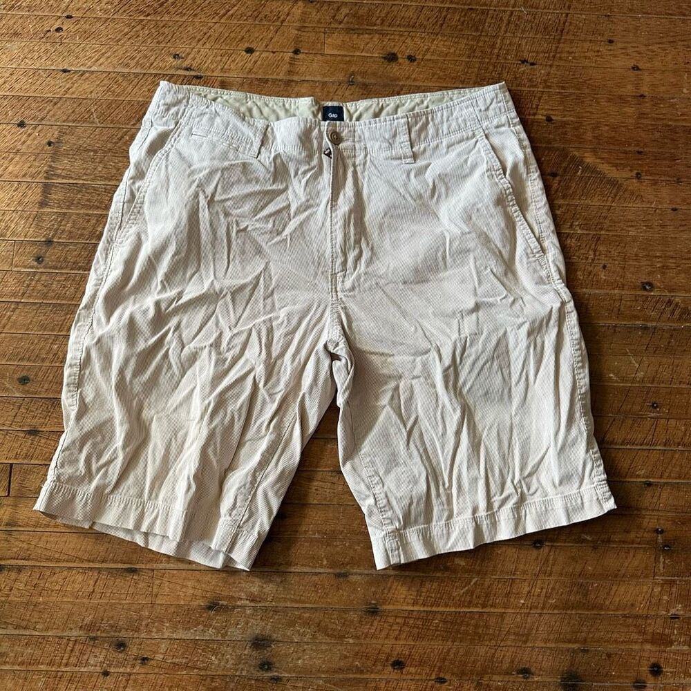 Gap tan flat front prep size 36 normcore shorts